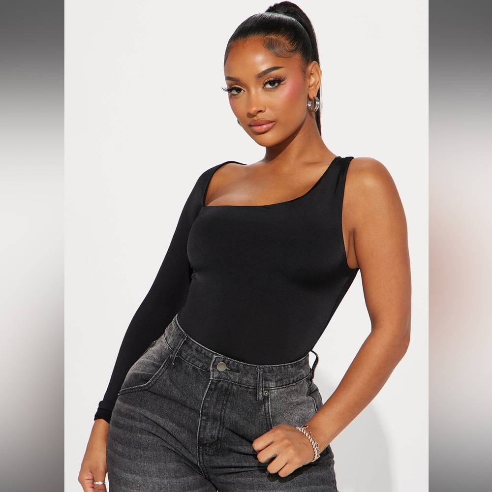 Sexy one should long sleeve bodysuit. Classy. Can dress down or up. New w/o tag